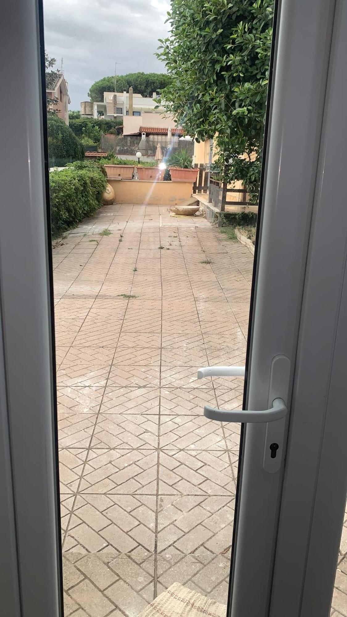 B&B Civitavecchia La Casetta Con Giardino Exterior photo
